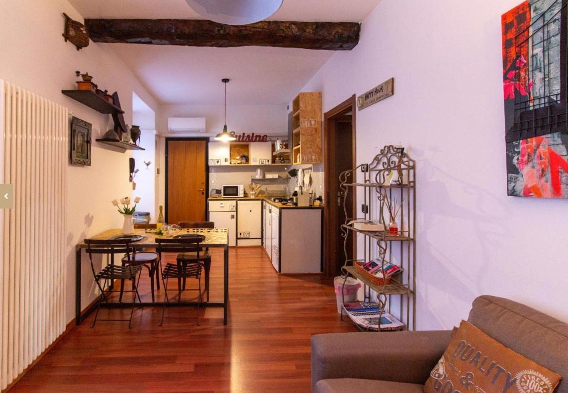 Piazza Volta Apartment โกโม ภายนอก รูปภาพ